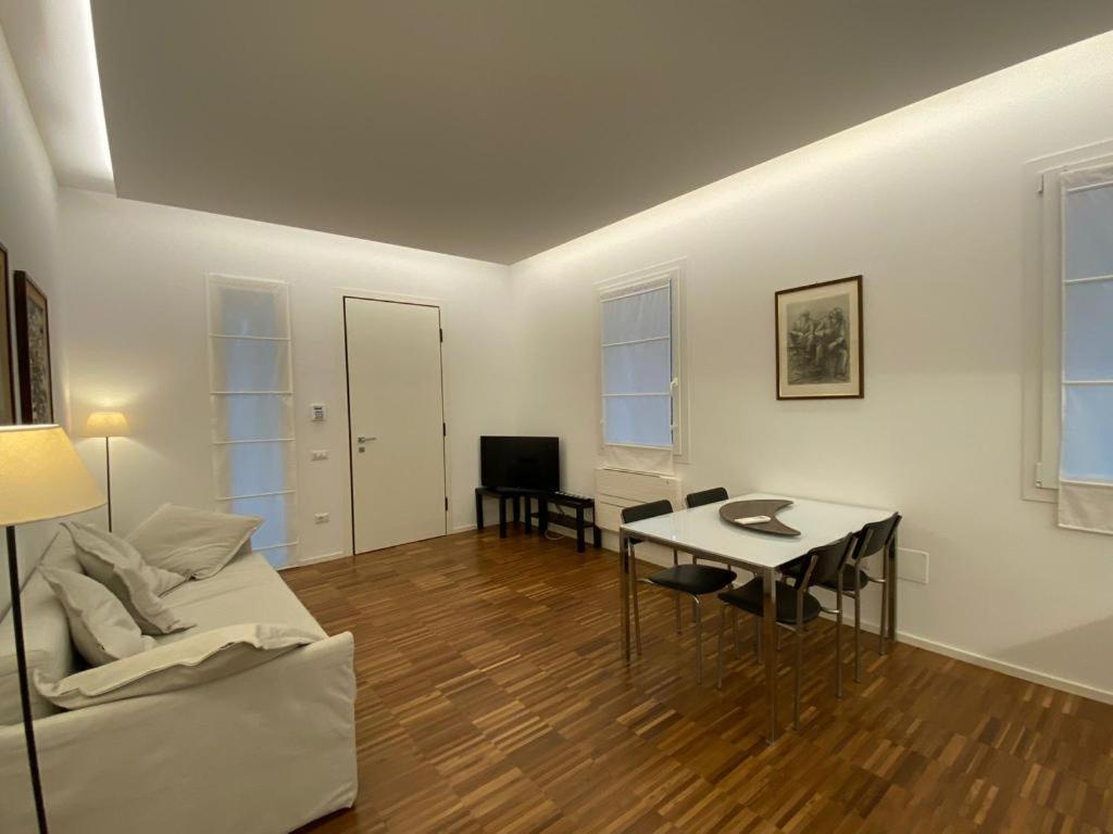 Em Home01 Apartment